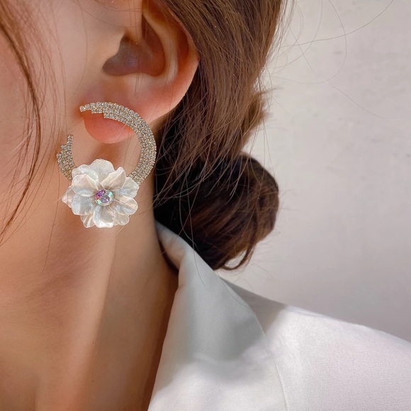 Jewelry - New 18k gold plated luxury and unique earrings